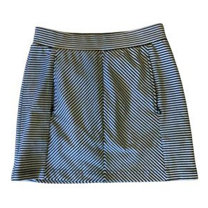 T by Talbots Petite Golf Skort skirt black/white striped Zippered Pockets Preppy